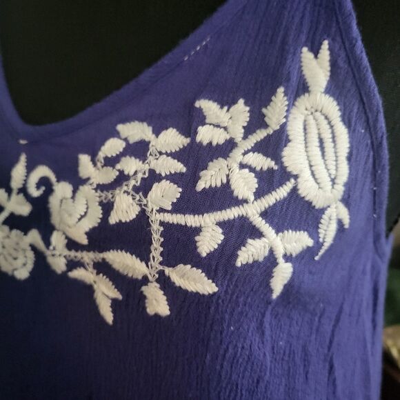 Fun2fun Anthropologie Tank Top blue embroidered - Picture 2 of 7